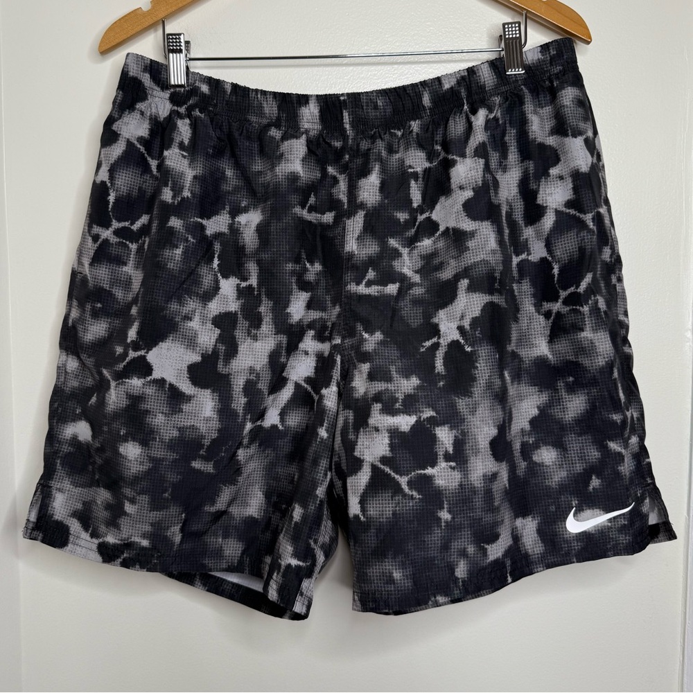 Nike Cloud Dye Volley Swim Trunks Shorts Men’s Size XL Mesh Lining 7” inseam